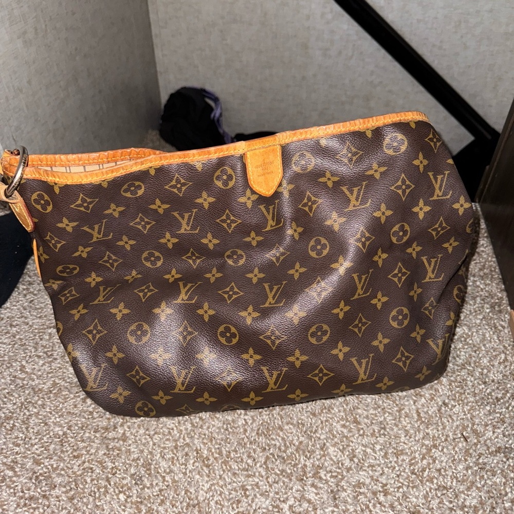 AUTHENTIC Louis Vuitton Purse